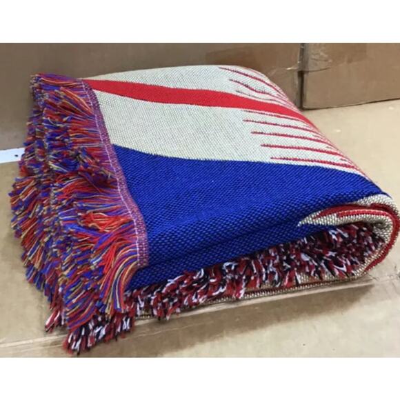 Captain Marvel Protector of The Skies Woven Tapestry Throw Blanket 48" x 60" - Picture 7 of 7